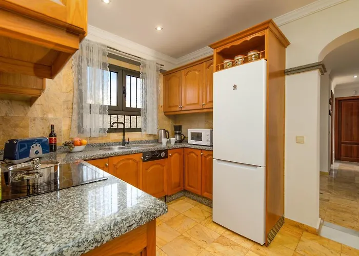 וילה Alhambra By